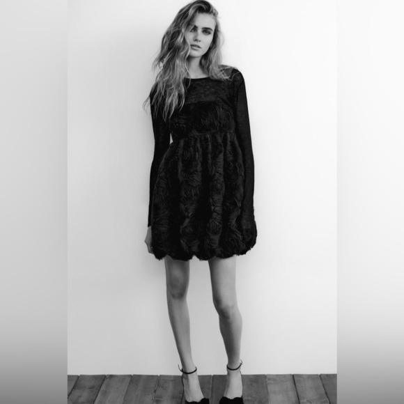 ZARA STRAPLESS STRUCTURED FLORAL MINI DRESS - Picture 3 of 5